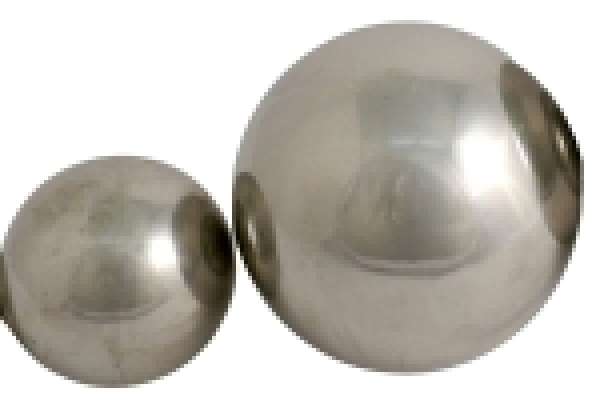 Stilvoller Blickfang und Teichschutz: Unsere schwimmenden Gartenkugeln